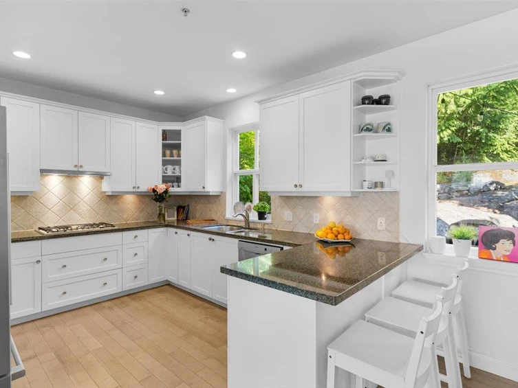 4949 Edendale Court, West Vancouver, BC, V7W 3H7 - 13