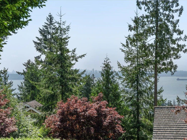 4949 Edendale Court, West Vancouver, BC, V7W 3H7 - 12