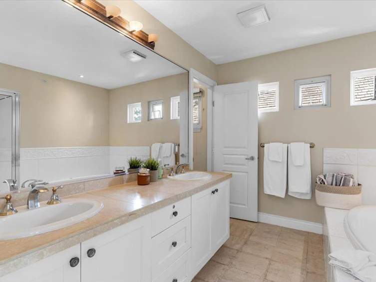 4949 Edendale Court, West Vancouver, BC, V7W 3H7 - 28