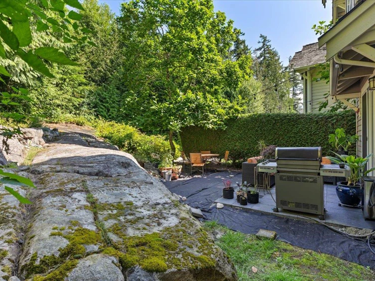 4949 Edendale Court, West Vancouver, BC, V7W 3H7 - 37