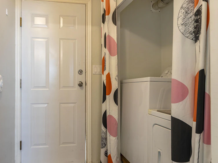 189 E 26th Avenue, Vancouver, BC, V5V 2G8 - 33