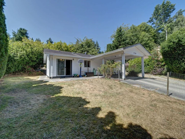 5718 Trail Avenue, Sechelt, BC, V0N 3A6 - 5
