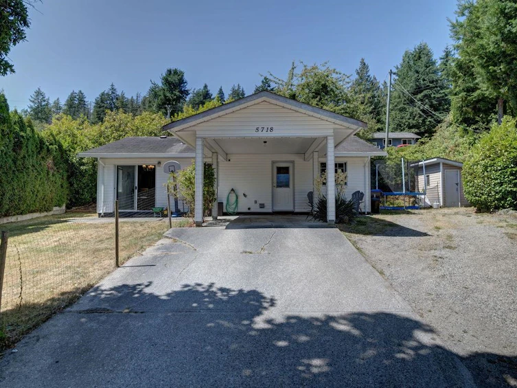 5718 Trail Avenue, Sechelt, BC, V0N 3A6 - 3