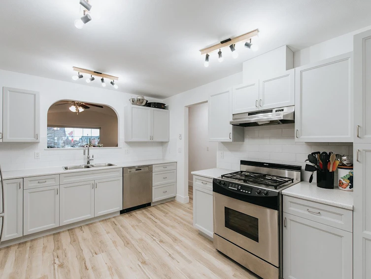 5744 Emily Way, Sechelt, BC, V7Z 0N5 - 8