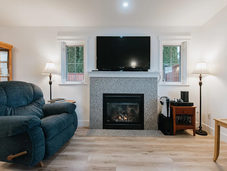 5744 Emily Way, Sechelt, BC, V7Z 0N5 - 5