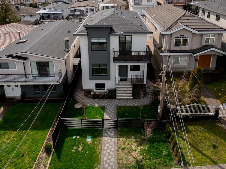 7707 Burgess Street, Burnaby, BC, V3N 3J1 - 3