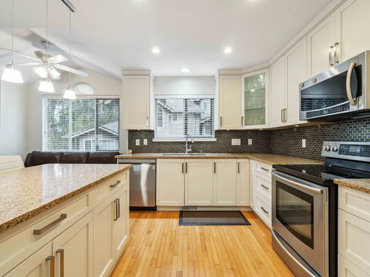 28 Deerwood Place, Port Moody, BC, V3H 4X7 - 14