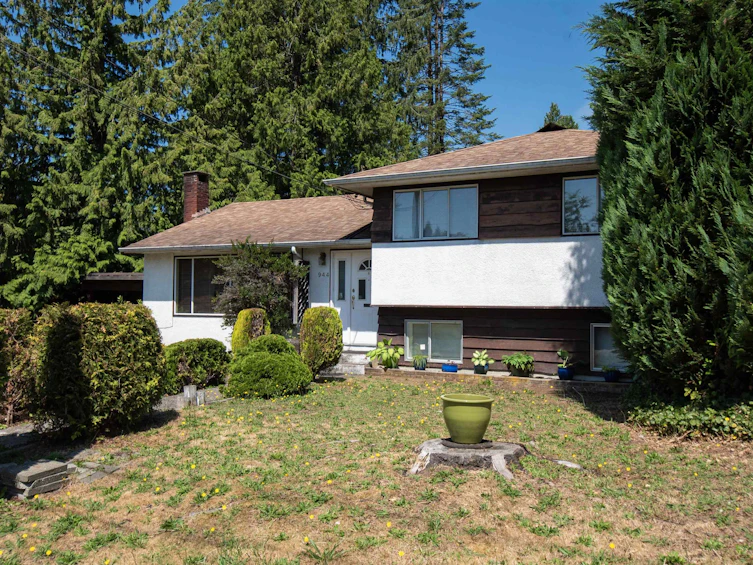 944 Handsworth Road, North Vancouver, BC, V7R 2A3 - 2