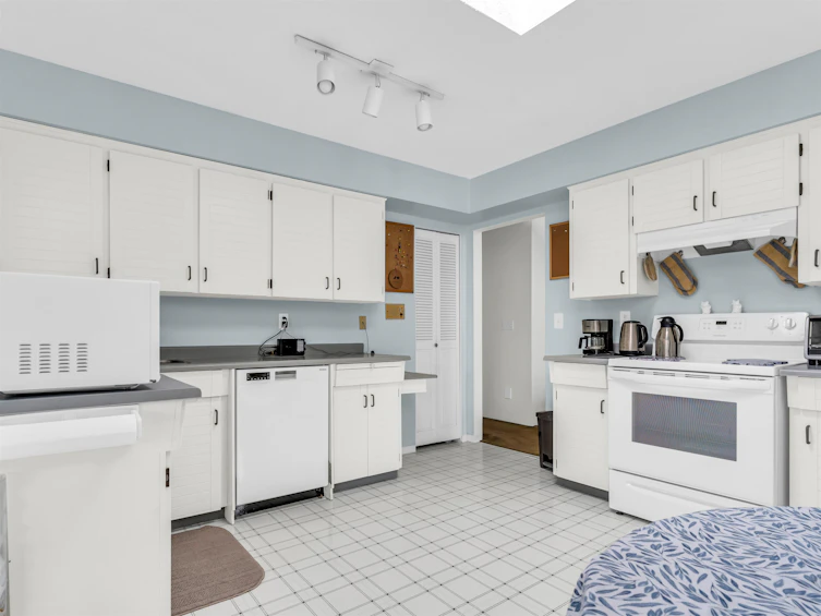 10580 Hollymount Drive, Richmond, BC, V7E 4Z2 - 11