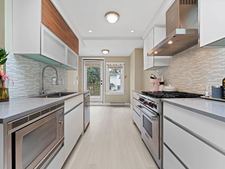 374 E 28th Avenue, Vancouver, BC, V5V 2M7 - 8