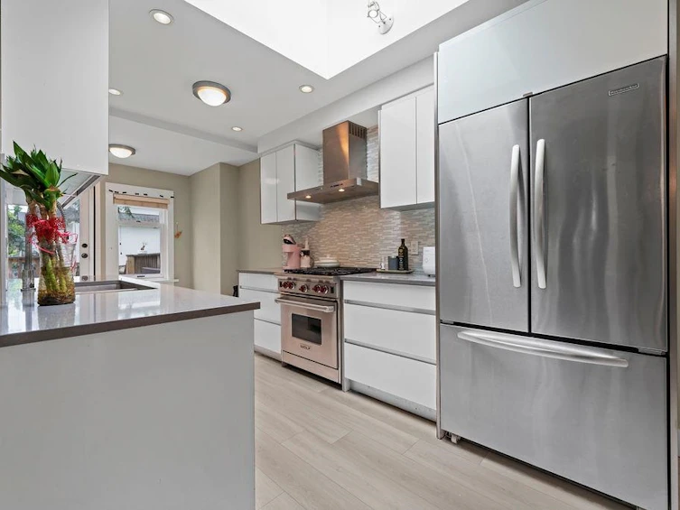 374 E 28th Avenue, Vancouver, BC, V5V 2M7 - 7