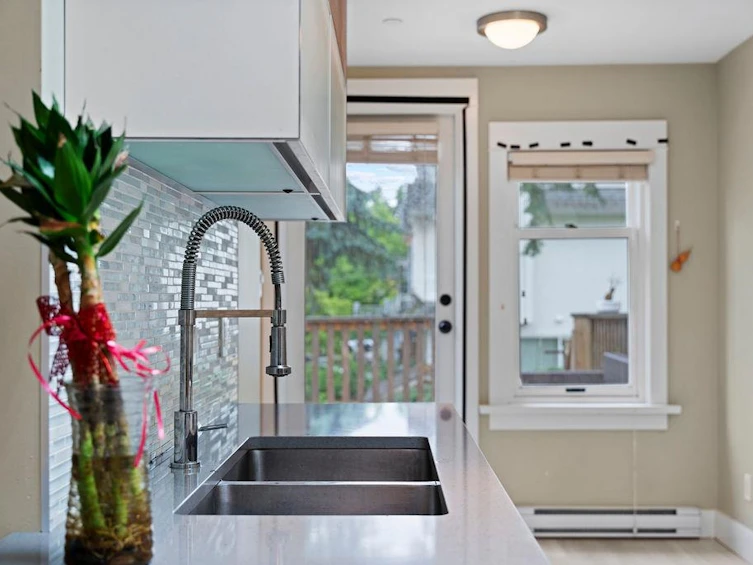 374 E 28th Avenue, Vancouver, BC, V5V 2M7 - 9