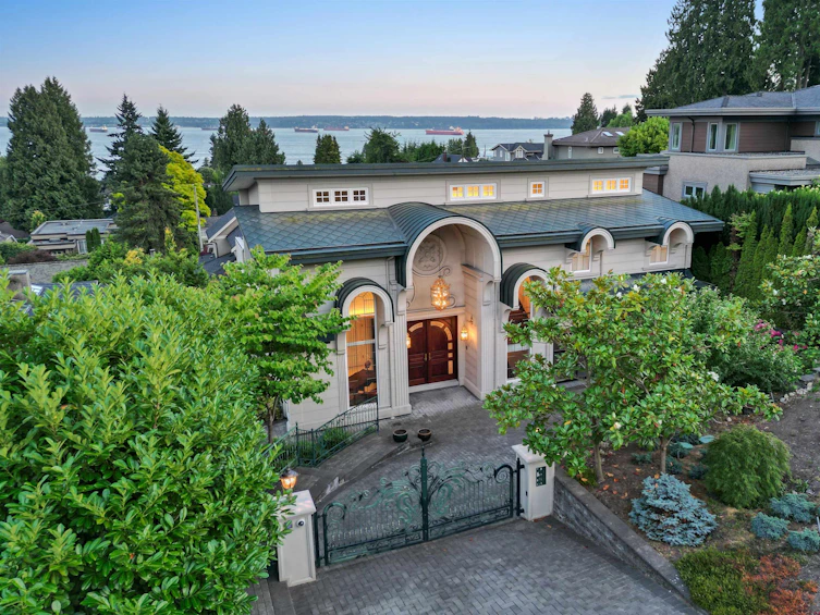 2540 Mathers Avenue, West Vancouver, BC, V7V 2J1