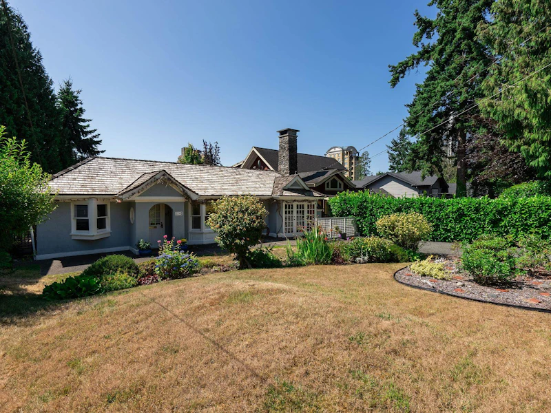 2240 Gordon Avenue, West Vancouver BC V7V 1W3