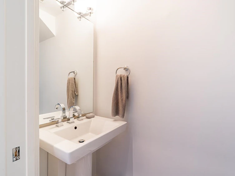 1570 Cotton Drive, Vancouver, BC, V5L 3V2 - 13