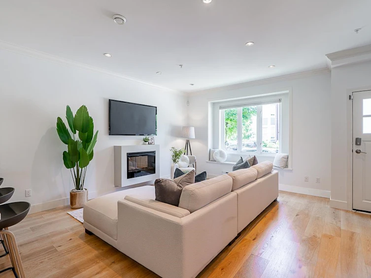 1570 Cotton Drive, Vancouver, BC, V5L 3V2 - 5
