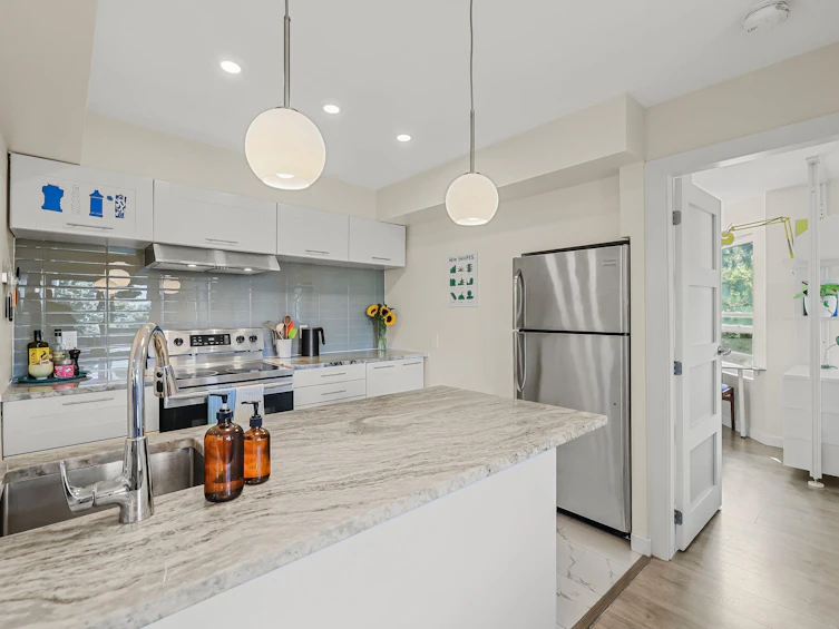 401-16 Lakewood Drive, Vancouver, BC, V5L 4L1 - 2