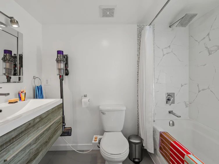401-16 Lakewood Drive, Vancouver, BC, V5L 4L1 - 13