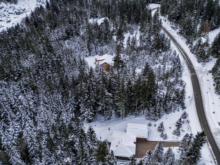 9024 Riverside Drive, Whistler, BC, V8E 1M1 - 16