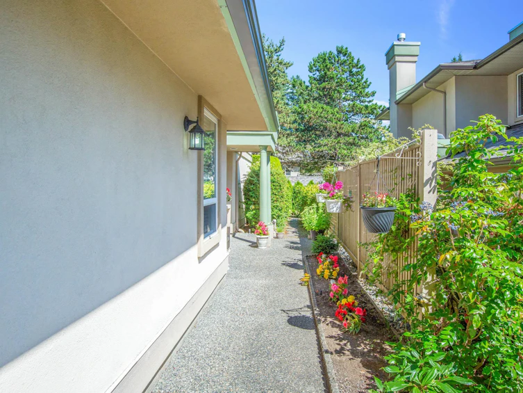 212-13888 70 Avenue, Surrey, BC, V3W 0R8 - 2
