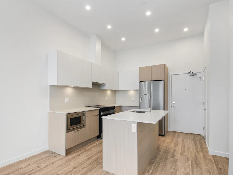 E101-10829 140 Street, Surrey, BC, V3R 0H4