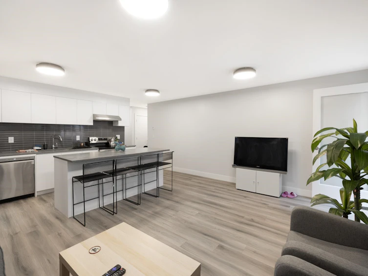 1052 Calverhall Street, North Vancouver, BC, V7L 1Y3 - 32