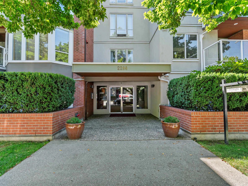 201 - 2288 W 12th Avenue, Vancouver BC V6K 4R2