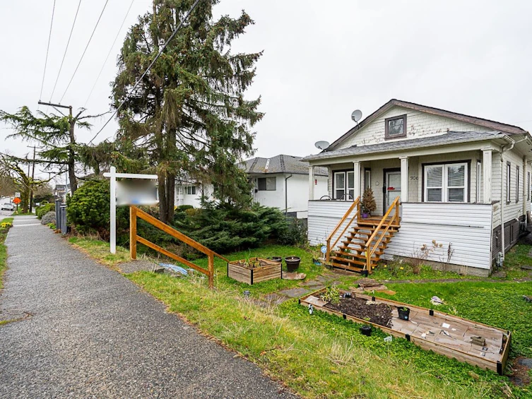 3065 E 45th Avenue, Vancouver, BC, V5R 3C8 - 2