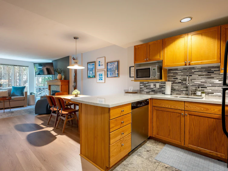 312-4910 Spearhead Place, Whistler, BC, V8E 1G1 - 10