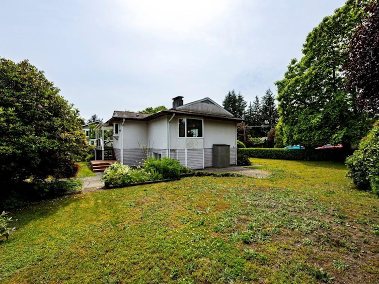 3588 Allan Road, North Vancouver, BC, V7K 2M7 - 3
