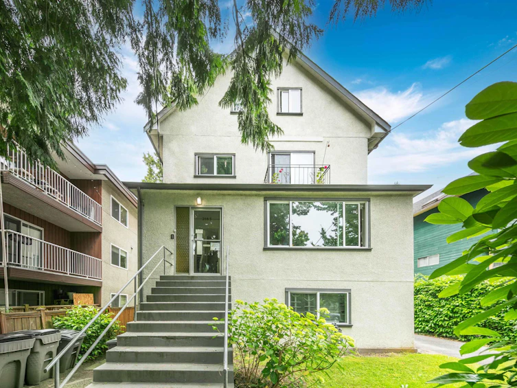 2165 W 8th Avenue, Vancouver, BC, V6K 2A5