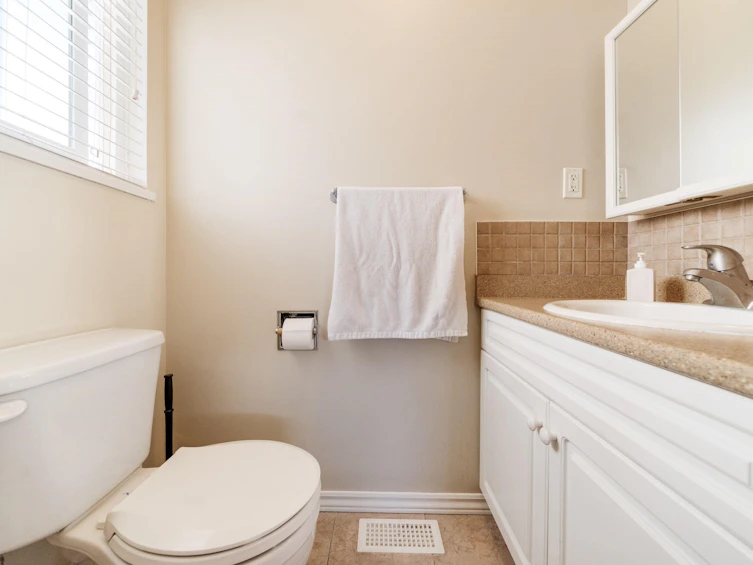 4524 Pender Street, Burnaby, BC, V5C 2N1 - 17