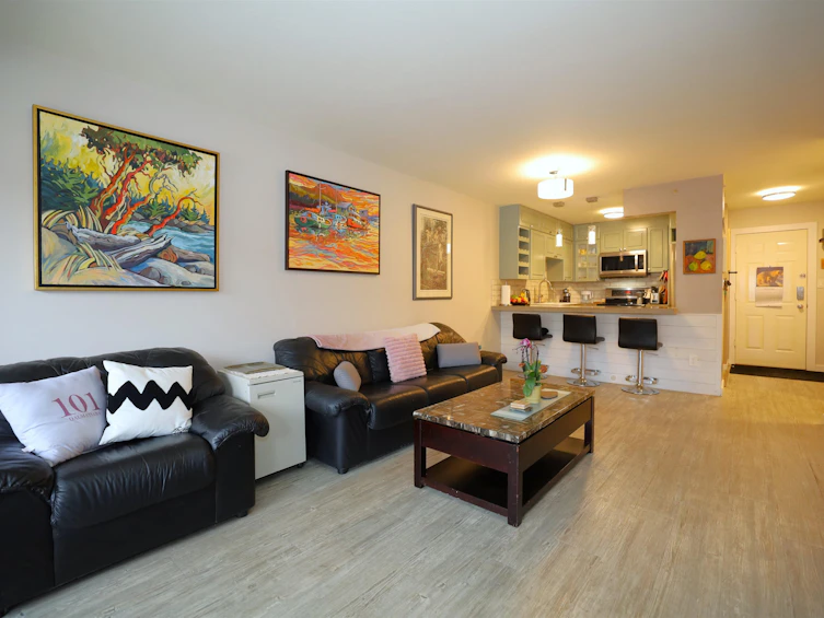202-703 Gibsons Way, Gibsons, BC, V0N 1V9