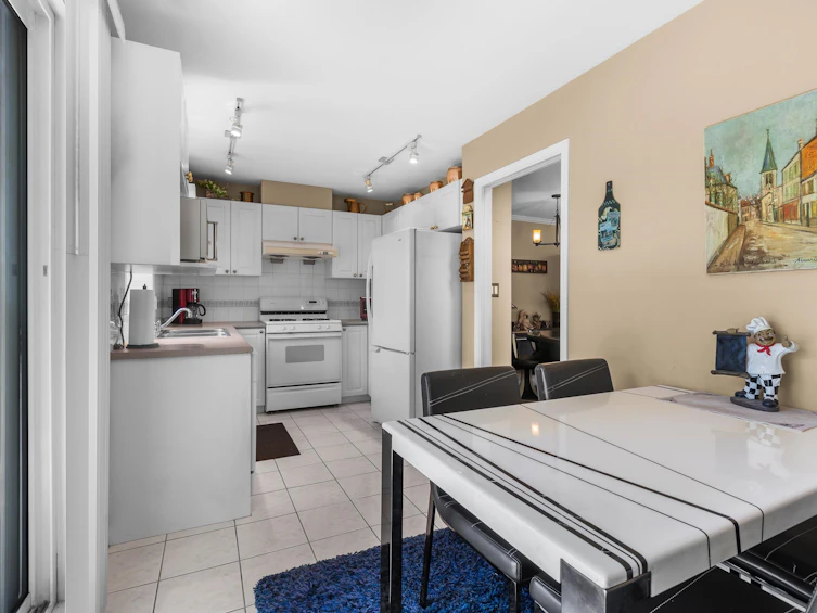23-22800 Windsor Court, Richmond, BC, V6V 2X6 - 11