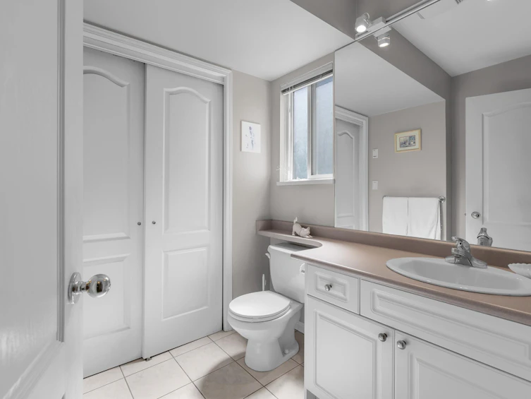 23-22800 Windsor Court, Richmond, BC, V6V 2X6 - 10