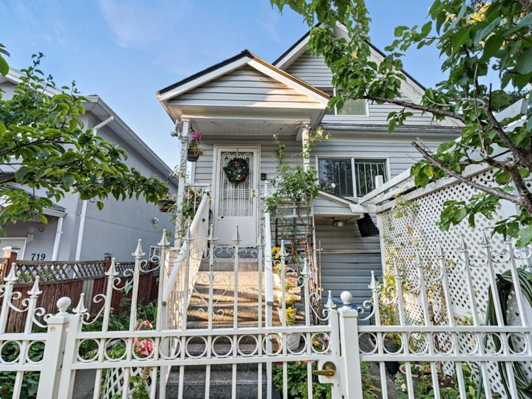 727 E 39th Avenue, Vancouver, BC, V5W 1K5 - 2