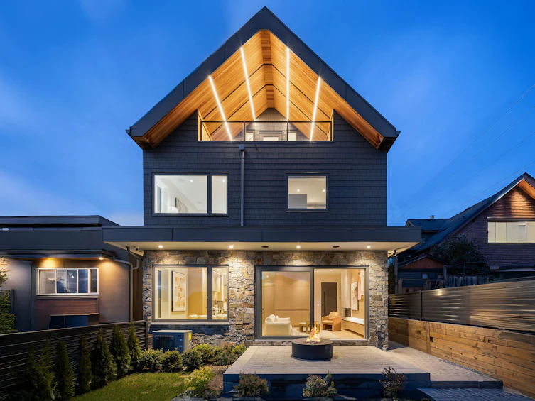 2-3674 Oxford Street, Vancouver, BC, V5K 1P3
