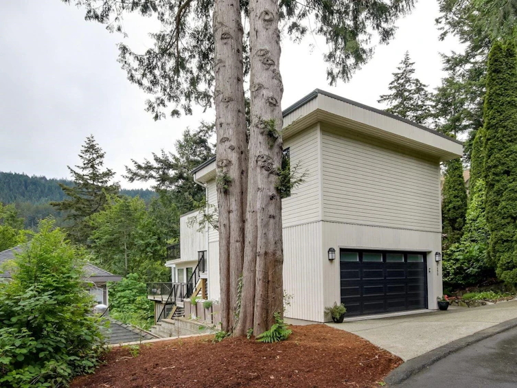 6490 Wellington Place, West Vancouver, BC, V7W 2J1 - 2