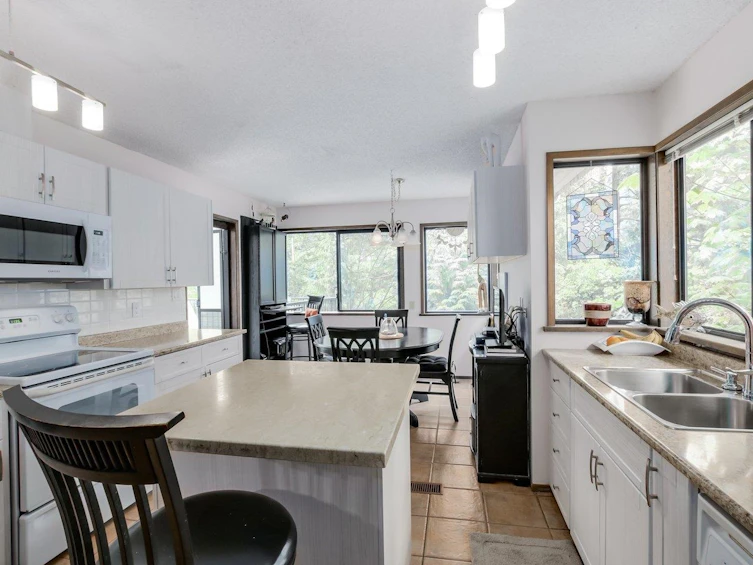 6490 Wellington Place, West Vancouver, BC, V7W 2J1 - 7