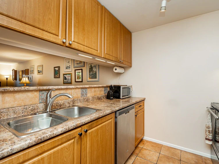 103-1540 Mariner Walk, Vancouver, BC, V6J 4X9 - 11