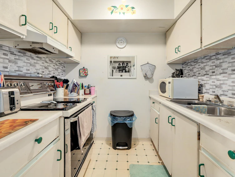 10582 Holly Park Lane, Surrey, BC, V3R 6X9 - 15