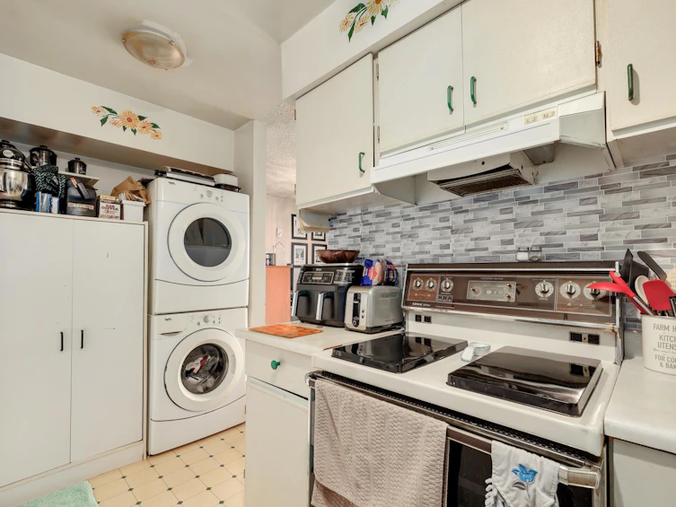 10582 Holly Park Lane, Surrey, BC, V3R 6X9 - 14