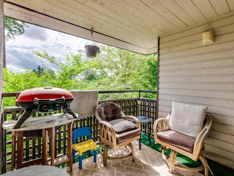 10582 Holly Park Lane, Surrey, BC, V3R 6X9 - 4