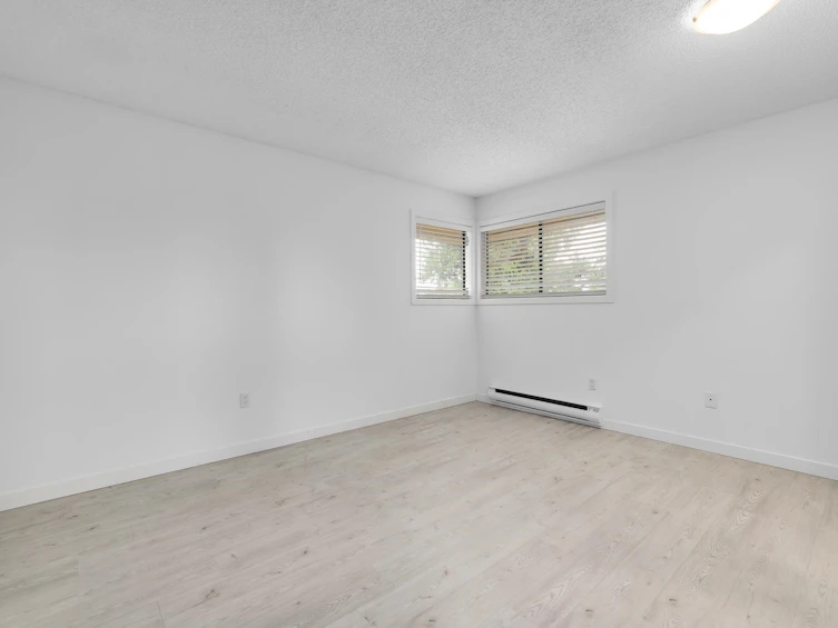 10634 Holly Park Lane, Surrey, BC, V3R 6X9 - 12