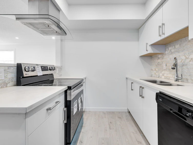 10634 Holly Park Lane, Surrey, BC, V3R 6X9 - 16