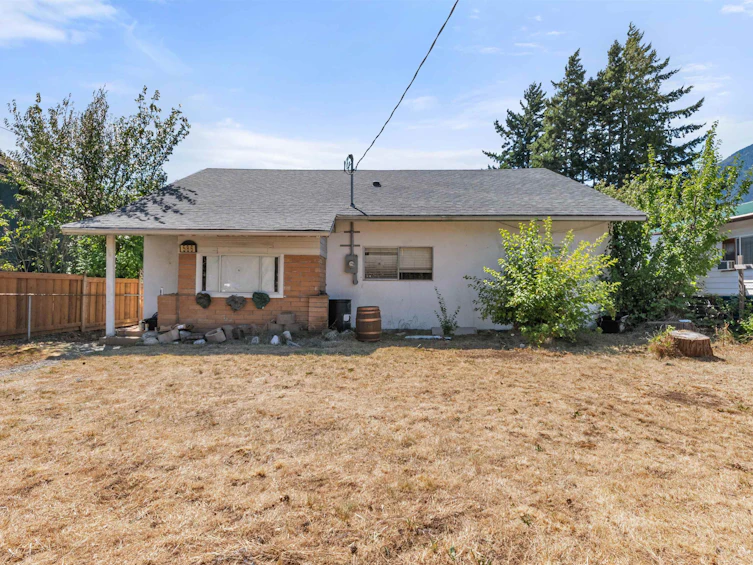586 6th Avenue, Hope, BC, V0X 1L0