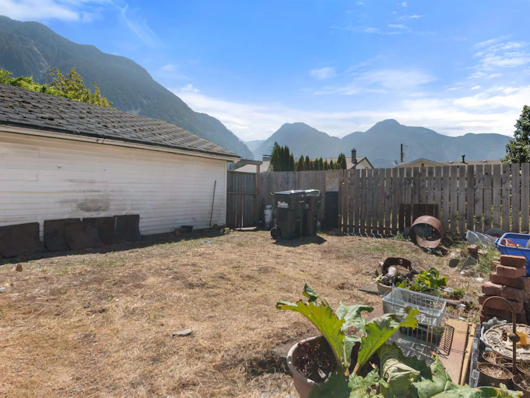 586 6th Avenue, Hope, BC, V0X 1L0 - 30