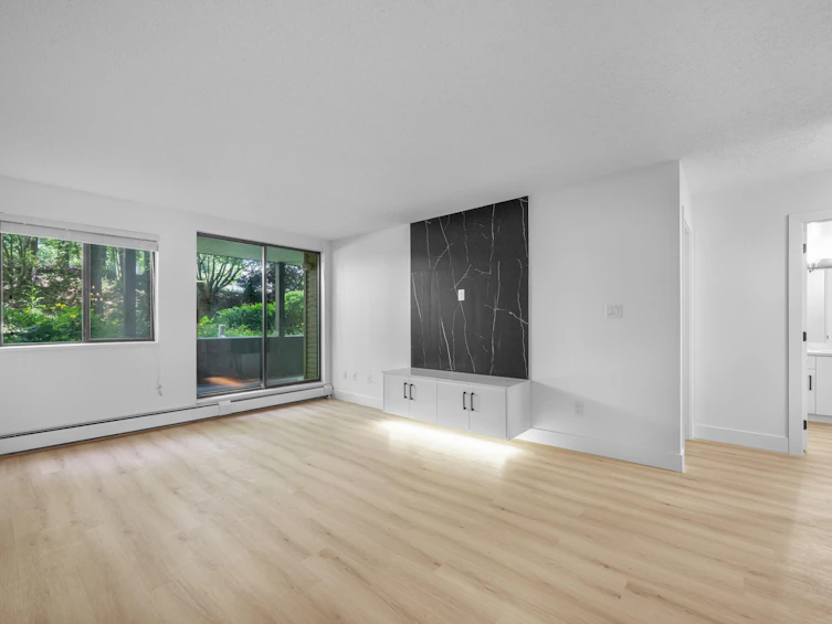 111-10698 151a Street, Surrey, BC, V3R 8T5 - 3