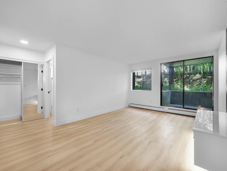 111-10698 151a Street, Surrey, BC, V3R 8T5 - 7