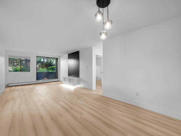 111-10698 151a Street, Surrey, BC, V3R 8T5 - 5